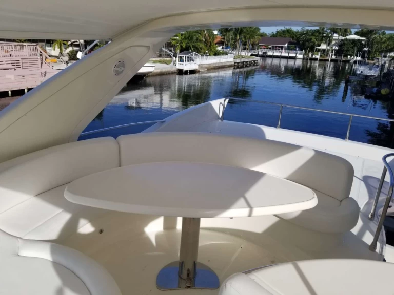 Location Yacht Azimut avec permis