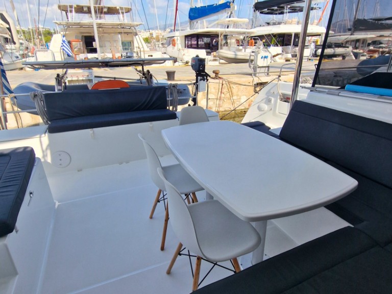 Location bateau Lagoon Lagoon 40 à Álimos sur Samboat