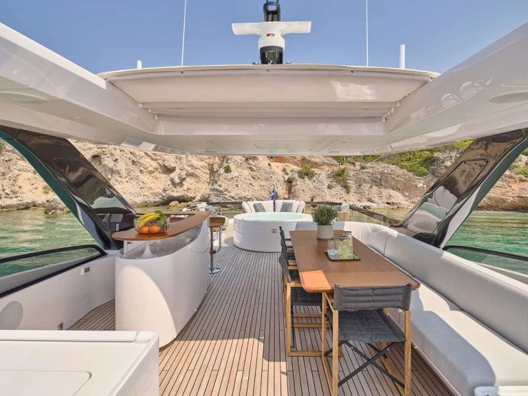 Location Yacht Azimut avec permis