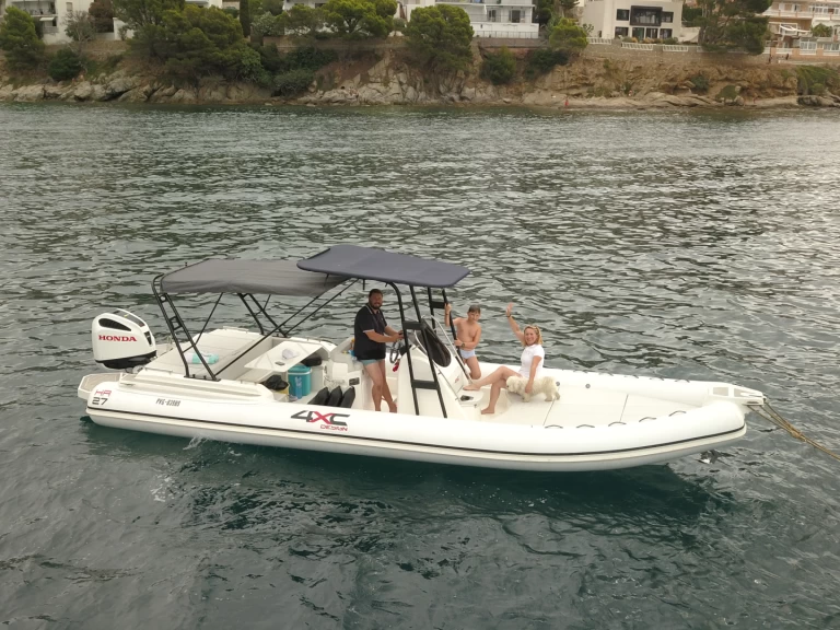 Louer Semi-rigide avec ou sans skipper 4XC à Roses