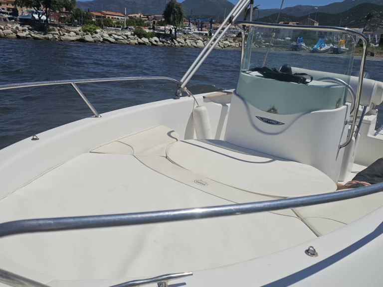 Louer Bateau à moteur avec ou sans skipper Sessa Marine à Saint-Florent
