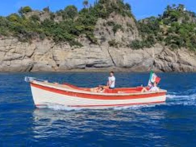 Barca a motore a noleggio a Sestri Levante al miglior prezzo
