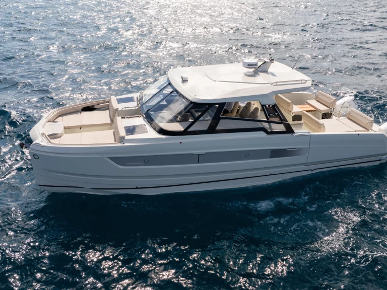 YOT 41 a louer à Port la Forêt