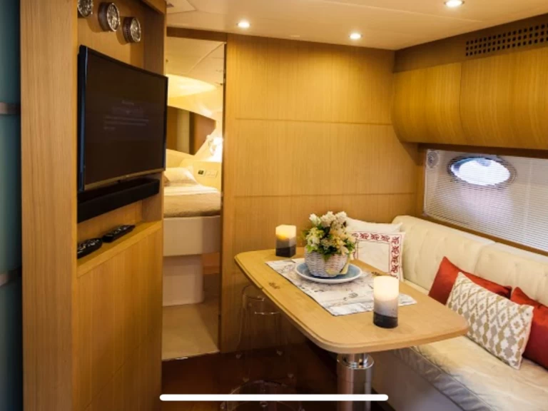 Location bateau Pershing Pershing 56 HT à Port de Salerne sur Samboat