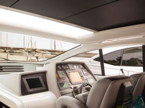 Location Yacht Pershing avec permis