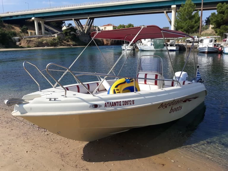 Karel Open a louer à Néa Potídhaia