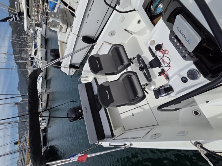 Location bateau Toulon pas cher Flyer Serie 8