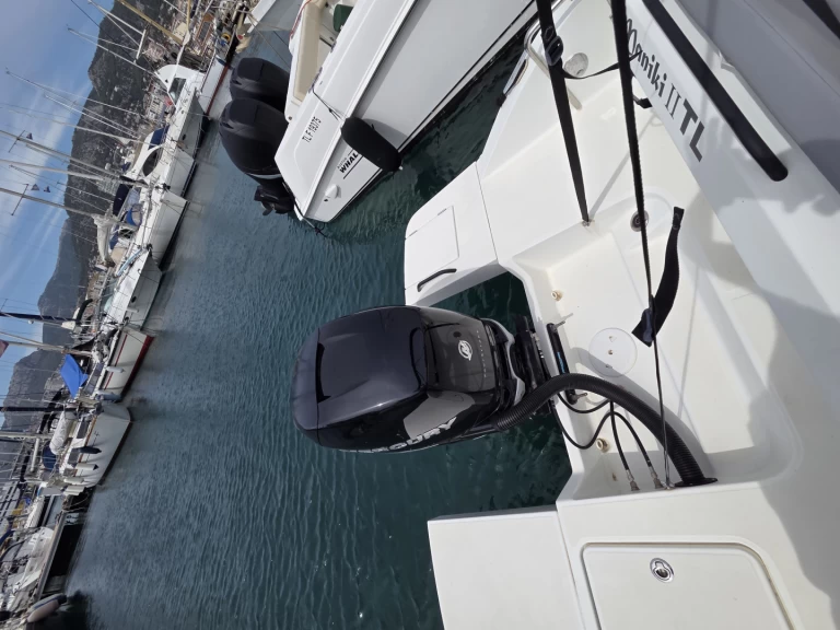 Louer Bateau à moteur avec ou sans skipper Bénéteau à Toulon