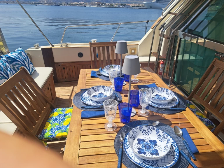 Bateau à moteur à louer à Palerme au meilleur prix