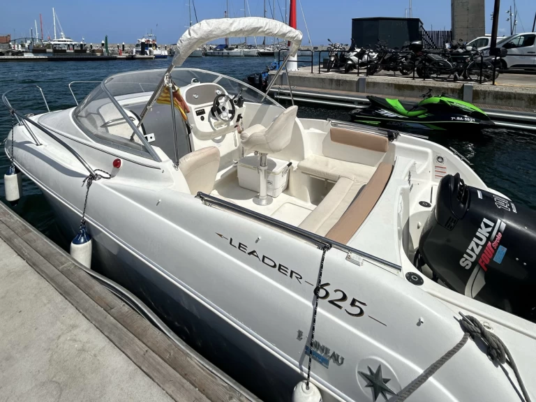 Bateau à moteur à louer à Barcelone au meilleur prix