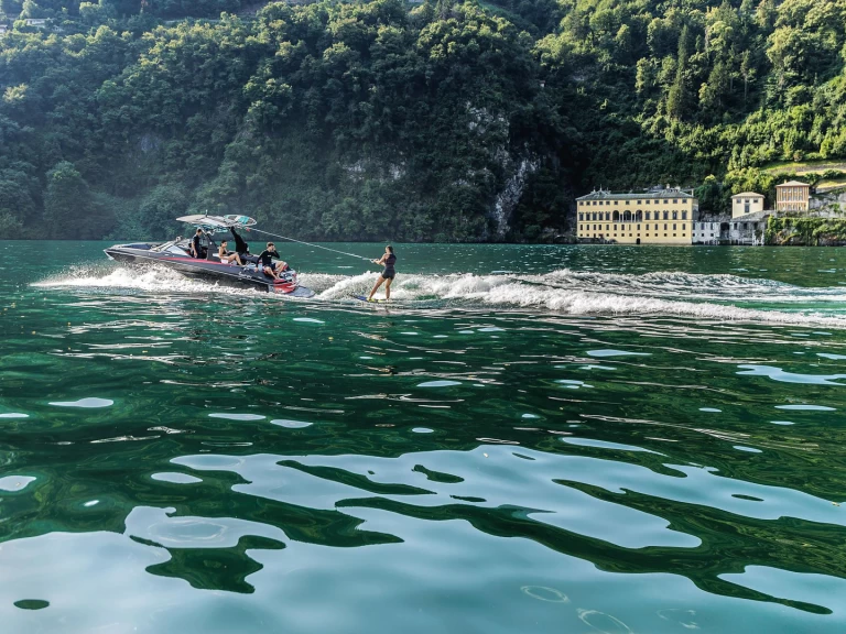 Malibu M235 a louer à Côme (Ville)