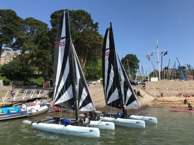 Hire Catamaran Dart with a boat licence
