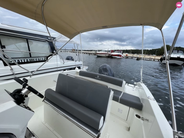 Bateau à moteur à louer à Sainte-Rose au meilleur prix