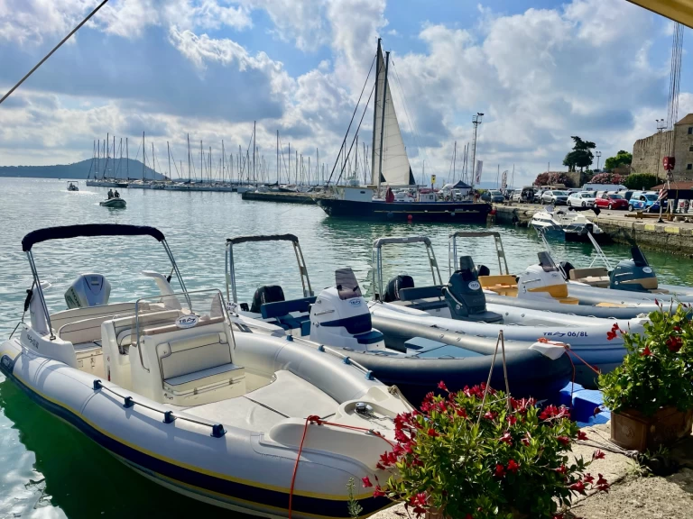 Louer Semi-rigide avec ou sans skipper 2bar à Talamone