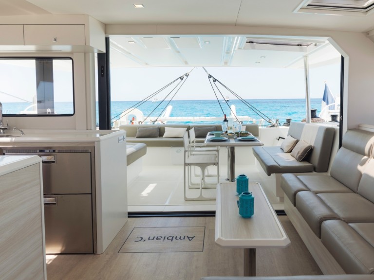 Catamaran à louer à Port Mahon au meilleur prix