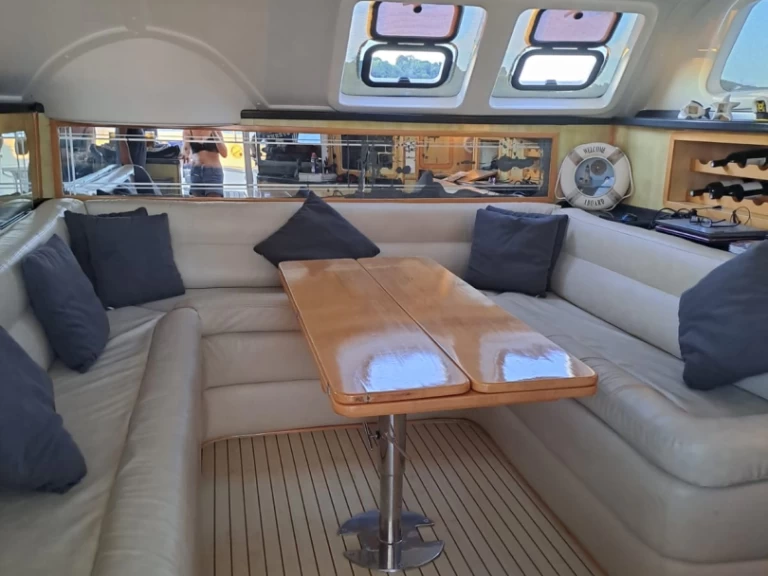 Location Catamaran à Hell-Ville - Royal Cape Majestic 53