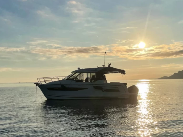 Bateau à moteur à louer à Mandelieu-la-Napoule au meilleur prix