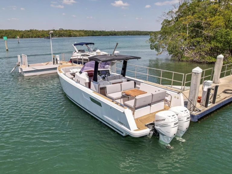 Location Bateau à moteur à Golfe-Juan - Pardo Yachts 36