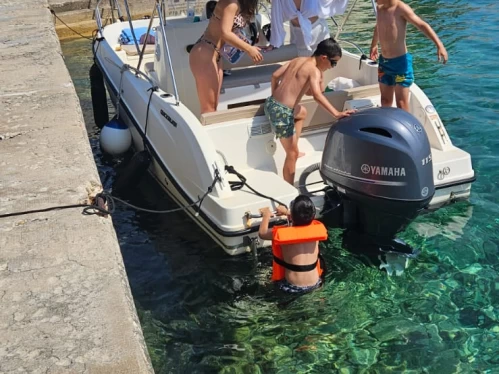 Louer Bateau à moteur avec ou sans skipper Quicksilver à Luka Sukošan