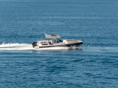 Noleggiare una Axopar Axopar 28 T-Top a Trogir