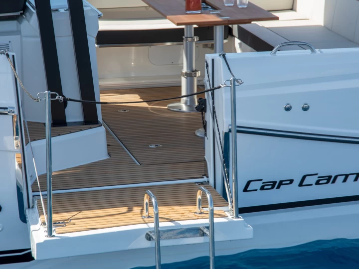 Louer Bateau à moteur avec ou sans skipper Jeanneau à Roses