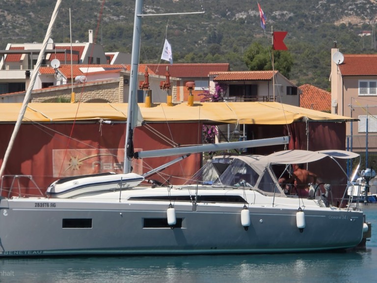 Bénéteau Oceanis 34.1 a louer à Rogoznica