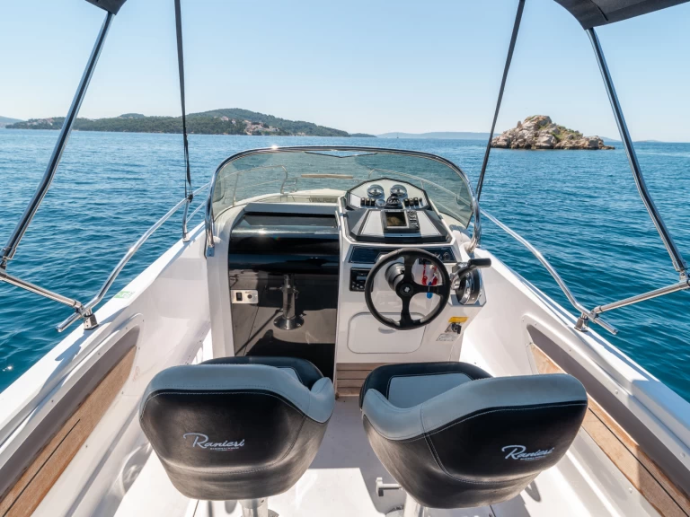 Location Bateau à moteur à Trogir -  Voyager 21