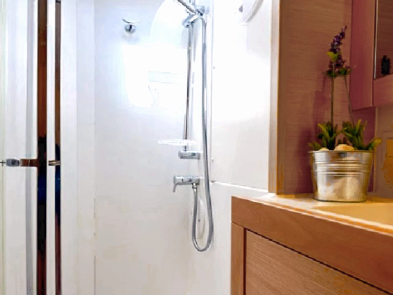 Location bateau Néa Péramos pas cher Lagoon 39