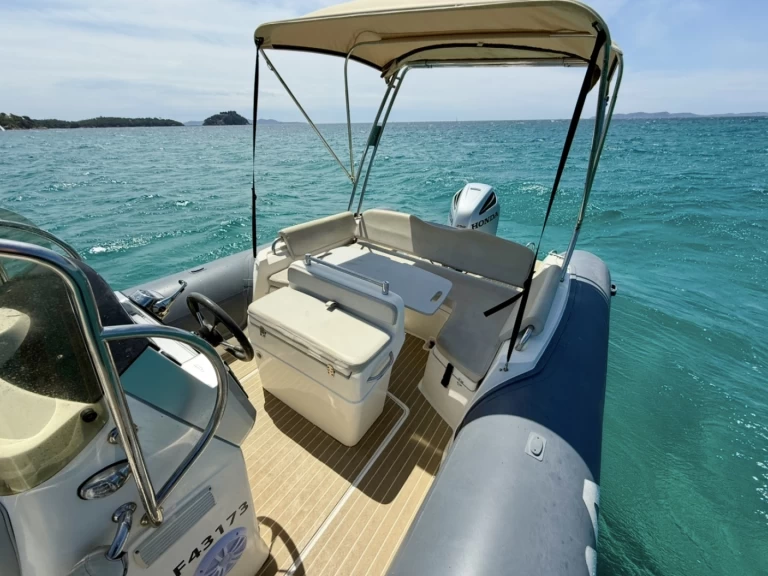 Location bateau Hyères pas cher Sport 26 GT