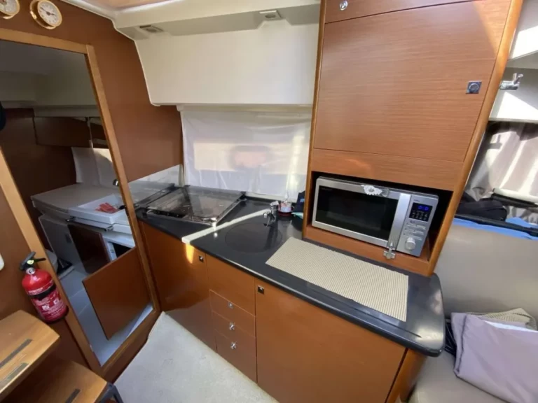 Location bateau Jeanneau Leader 9 à Hyères sur Samboat