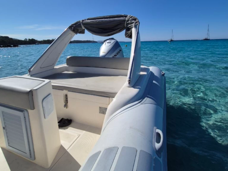 Semi-rigide à louer à Hyères au meilleur prix