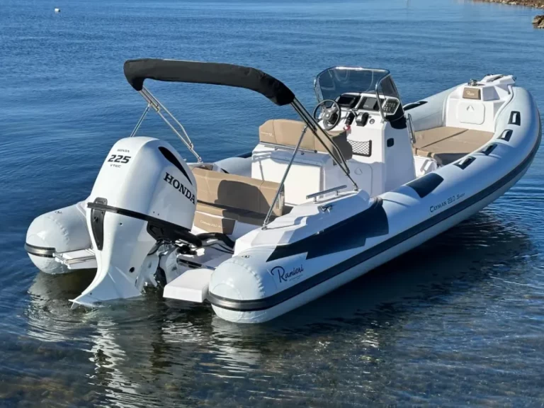 Location Semi-rigide Ranieri avec permis