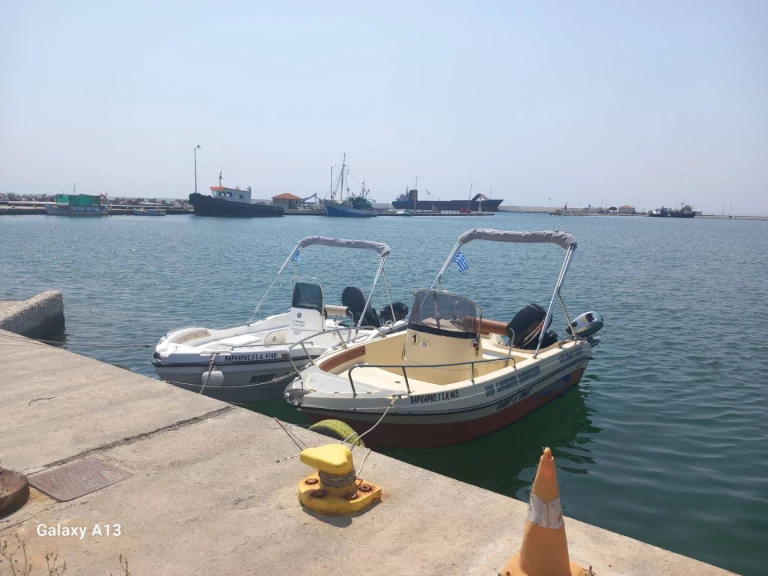 Louez un Athrakiboats Macedonia 4.85 à Néa Moudhaniá