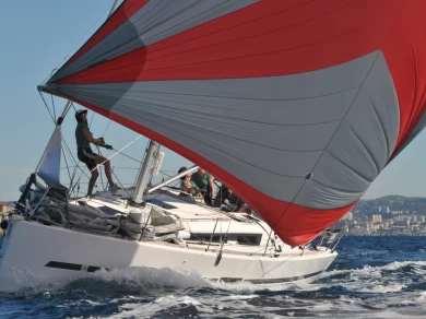 Barca a vela a noleggio a Golfe de Saint-Tropez al miglior prezzo