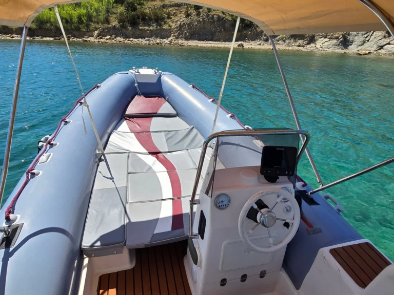 Louez un Novomar NM630 à Novalja