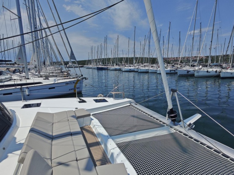 Location bateau Fountaine Pajot Elba 45 à Punat sur Samboat