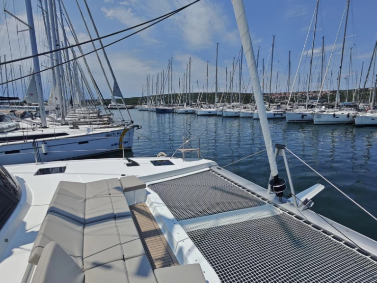 Location bateau Fountaine Pajot Elba 45 à Punat sur Samboat