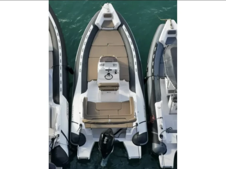 Louer Semi-rigide avec ou sans skipper Master à Sète