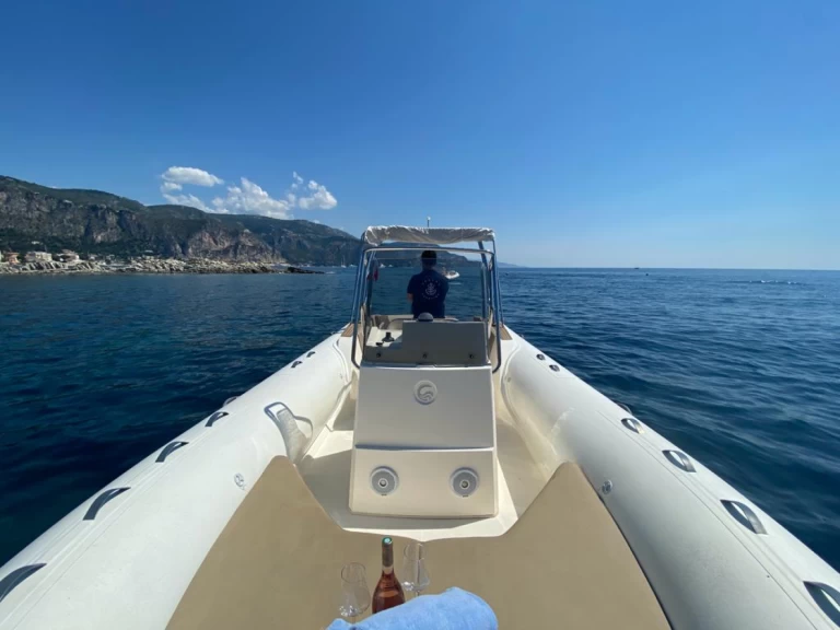 Louez un Capelli Tempest 775 à Antibes