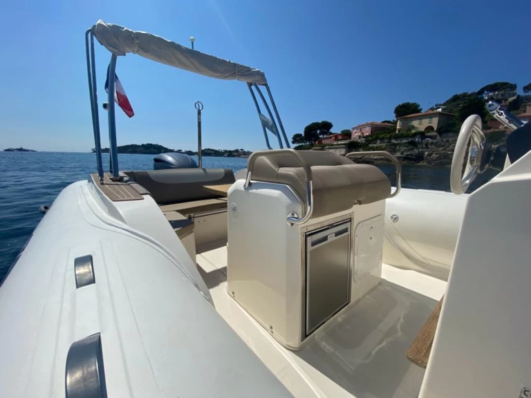 Location à Antibes - Capelli Tempest 775 sur SamBoat