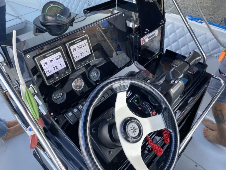 Location Bateau à moteur à Villa San Giovanni - Wellcraft Scarab 302