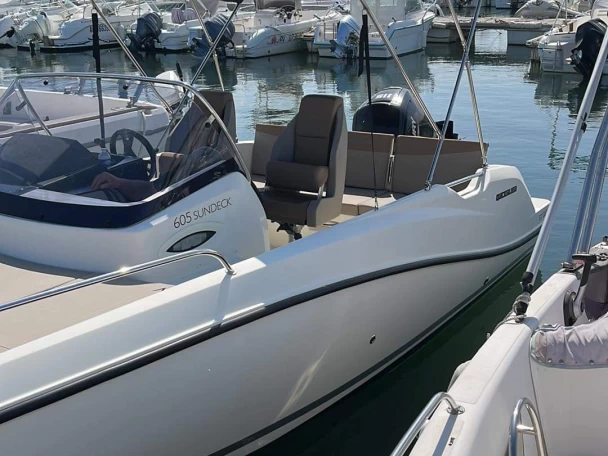 Quicksilver Activ 605 Sundeck a louer à Argelès-sur-Mer