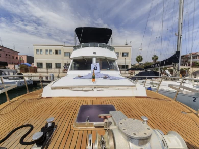 Noleggiare una Stella Maris STELVIO CS287/D a Cagliari Port