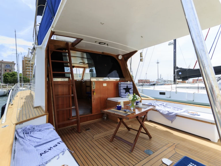 Location Bateau à moteur à Cagliari Port - Stella Maris STELVIO CS287/D