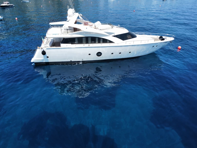 Louez un Aicon 75 fly à Capo d'Orlando Porto