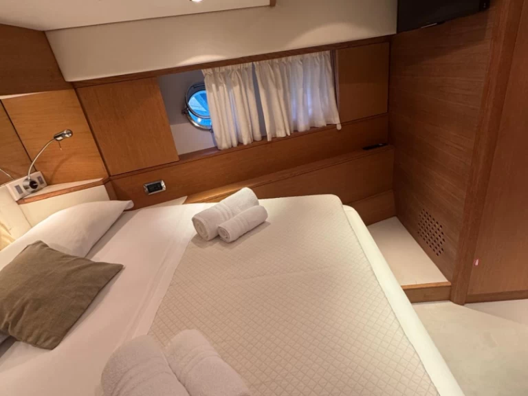 Location Yacht Aicon avec permis