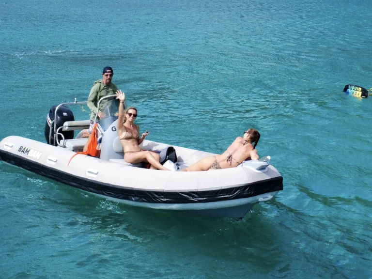 3D Tender Lux 550 a louer à Saint Martin