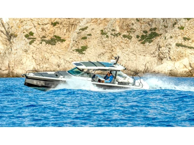 Axopar Axopar 37 Sun Top (2 cabins) da affittare a  Anávyssos