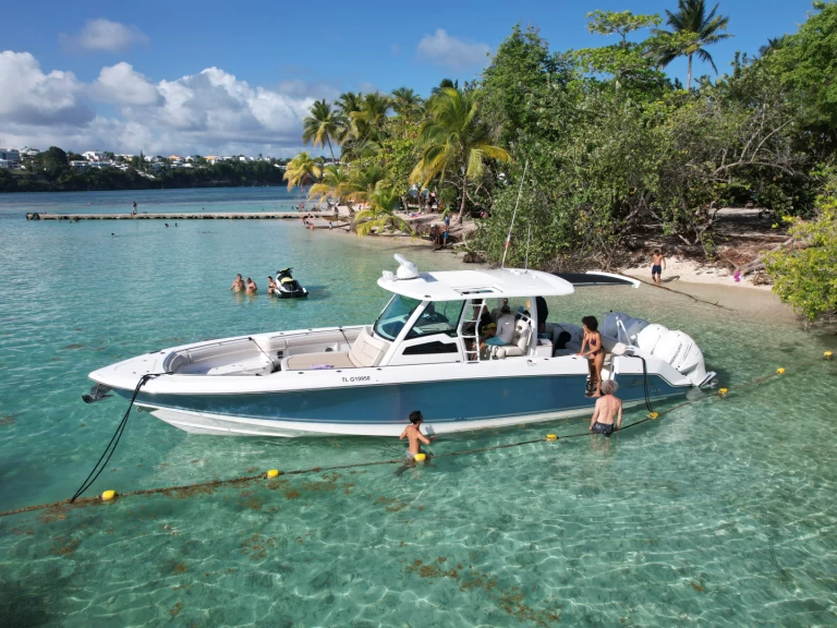 Location bateau Boston Whaler Boston Whaler 380 Outrage à Pointe-à-Pitre sur Samboat