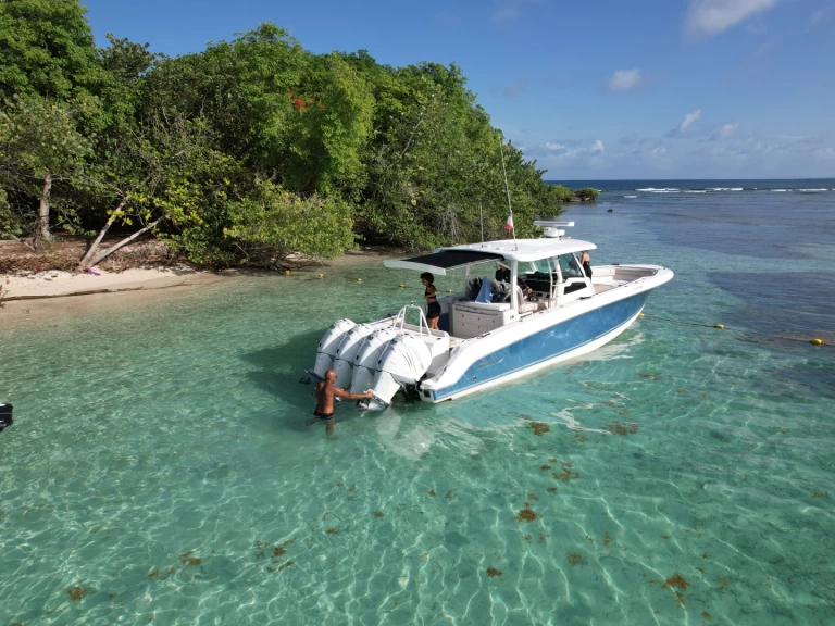 Boston Whaler Boston Whaler 380 Outrage a louer à Pointe-à-Pitre